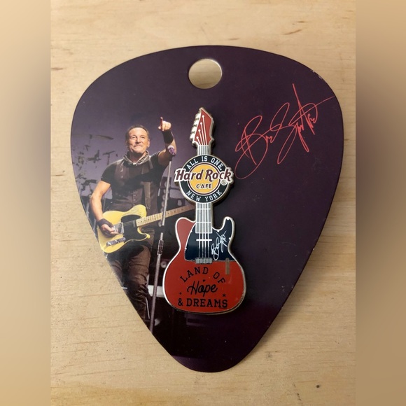 HARD ROCK CAFE MLB YANKEE STADIUM BRUCE SPRINGSTEEN NY SIGNATURE GUITAR LE PIN - Picture 2 of 5